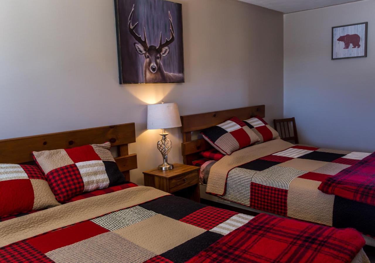Bear Tracks Inn Lion's Head Extérieur photo