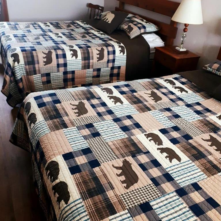 Bear Tracks Inn Lion's Head Extérieur photo